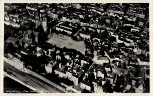 Ak Magdeburg an der Elbe, Luftaufnahme von  Domviertel, Stadtansicht, keine Persönlichkeiten