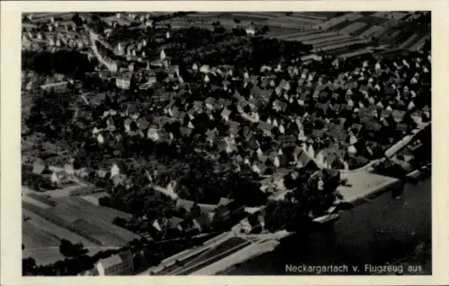 Ak Neckargartach Heilbronn am Neckar, Luftaufnahme von  viele Dächer, Fluss sichtbar