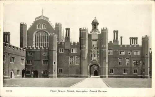 Ak Hampton Richmond upon Thames London England,  First Green Court, Schwarz-Weiß-Foto