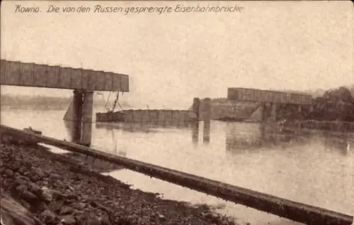 Ak Kaunas Kowno Kauen Litauen, Eisenbahnbrücke,  von Russen gesprengt, Fluss, Ruinen