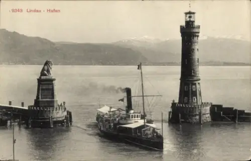 Ak Lindau am Bodensee Schwaben, Lindau Hafen, Löwe, Leuchtturm, Dampfschiff, Berge im Hintergrund