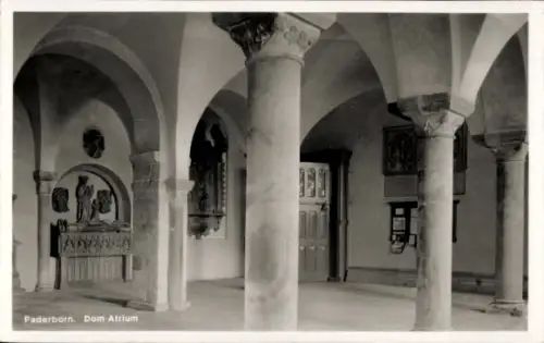 Ak Paderborn in Westfalen,  Dom Atrium, Säulen, Skulpturen,  Elemente