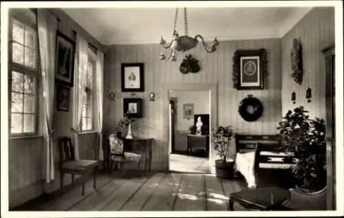 Ak Meersburg am Bodensee, Innenansicht, Stühle, Tisch, Bilder, Pflanzen, Kronleuchter