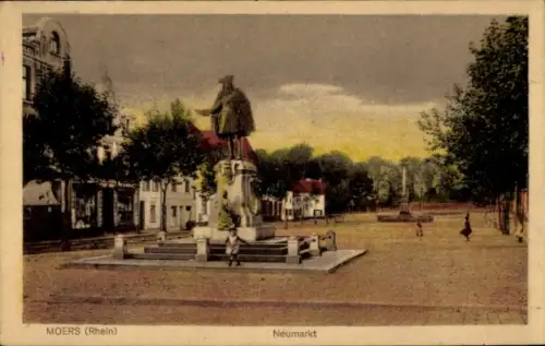 Ak Moers am Niederrhein, Neumarkt, Statue, Bäume, Straßenansicht, Moers (Rhein)