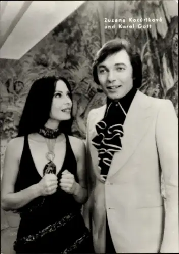 Ak Schauspieler Zuzana Kocurikova und Karel Gott, Ein Stern steigt auf
