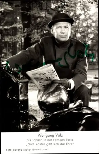 Ak Schauspieler Wolfgang Völz, Graf Yoster gibt sich die Ehre, Zeitung, Automobil, Autogramm