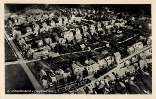 Ak Großbreitenbach in Thüringen, Luftaufnahme von  viele Häuser, Landschaft, Bäume