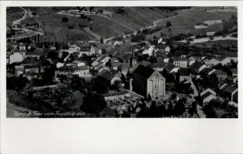 Ak Konz an der Mosel, Luftaufnahme von  Text: Konz b Trier vom Flugzeug aus