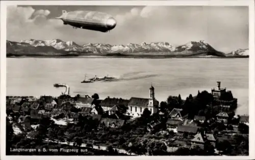 Ak Langenargen am Bodensee, Luftaufnahme von  Zeppelin, Berge, See, Schiffe