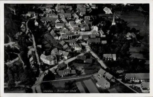 Ak Waldau Schleusingen in Thüringen, Luftaufnahme von  Thüringer Wald, Häuser, Kirche