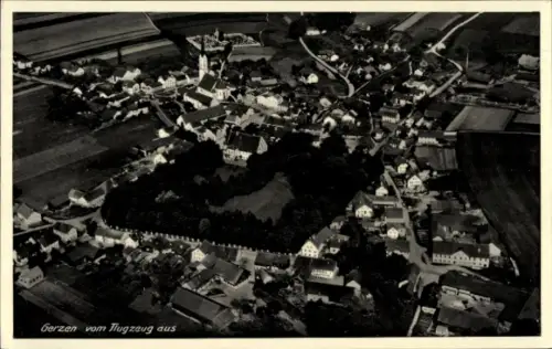 Ak Gerzen Niederbayern, Luftaufnahme von  Text: Gerzen vom Flugzeug aus