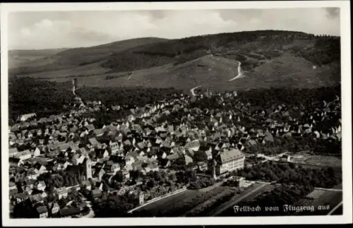 Ak Fellbach in Württemberg, Luftaufnahme von  viele Häuser, grüne Hügel im Hintergrund