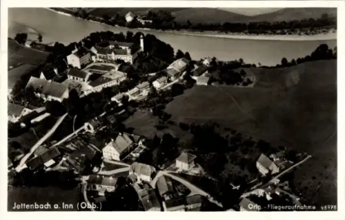 Ak Jettenbach am Inn Oberbayern, Luftaufnahme von  Fluss, Gebäude, ländliche Umgebung