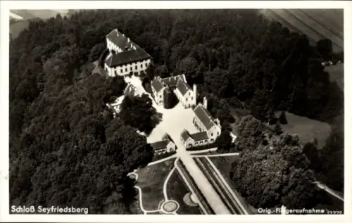 Ak Seyfriedsberg Ziemetshausen in Schwaben, Fliegeraufnahme vom Schloss, Gasthof Geyer