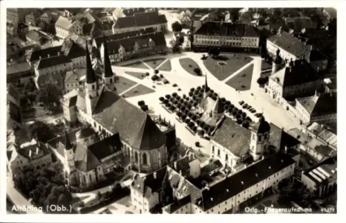 Ak Altötting in Oberbayern, Luftaufnahme von  Kirchen, Plätze, Straßen, Bäume
