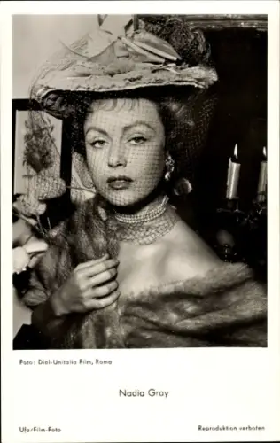 Ak Schauspielerin Nadja Gray, Portrait mit Hut