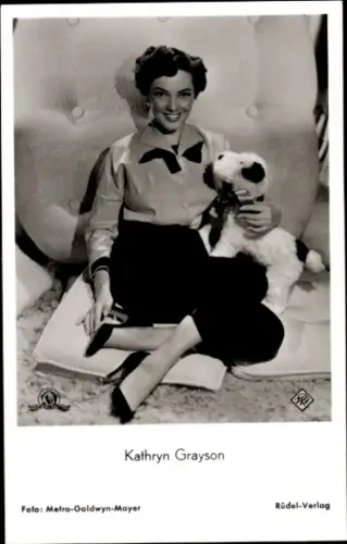 Ak Schauspielerin Kathryn Grayson, Portrait mit Plüschhund