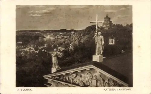 Ak Vilnius Wilna Wilno Litauen, Statue mit Kreuz, Kathedrale, Landschaft, J. Bułhak
