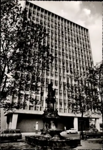 Ak Cöln Köln am Rhein, Neues Polizeipräsidium, Statue, Bäume, Autos