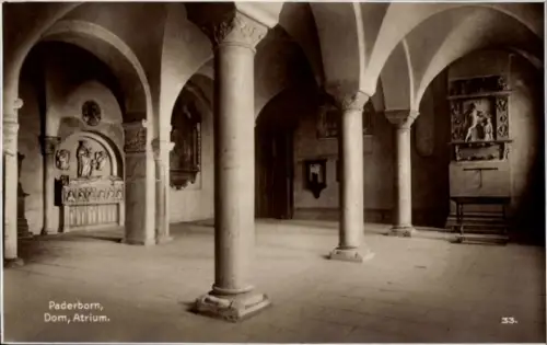 Ak Paderborn in Westfalen,  Dom, Atrium, Säulen, Wände, Kunstwerke