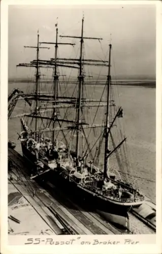 Foto Ak Segelschiff SS Passat am Braker Pier, F. Laeisz