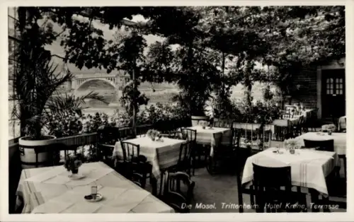 Ak Trittenheim an der Mosel, Clüsseraths Hotel zur Krone, Terrasse