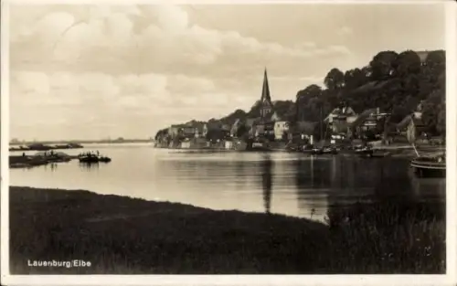 Ak Lauenburg an der Elbe, Stadt vom Ufer aus gesehen