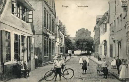 Ak Hoya an der Weser,  Deichstraße, Kinder mit Fahrrad