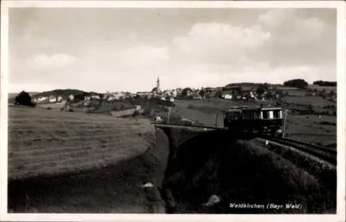 Ak Waldkirchen Niederbayern, Straßenpartie, Bergbahn
