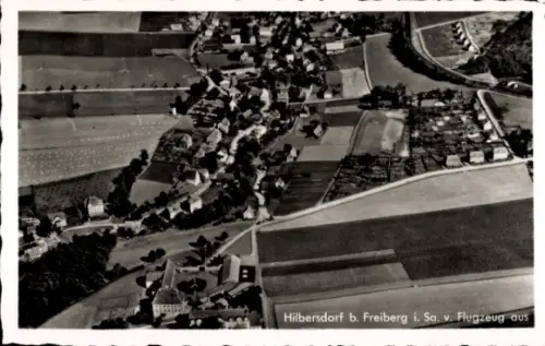 Ak Hilbersdorf (bei Freiberg) Sachsen, Luftaufnahme von Hilbersdorf, Felder, Häuser, Straßen