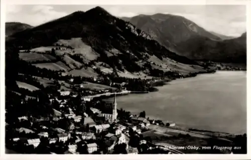 Ak Schliersee in Oberbayern, Schliersee/Obby, vom Flugzeug aus, Landschaft, See, Berge, Kirche