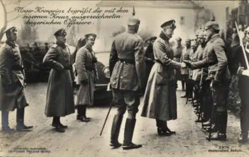Ak Kronprinz Wilhelm im Feld im Westen bei bayerischen Offizieren, I WK
