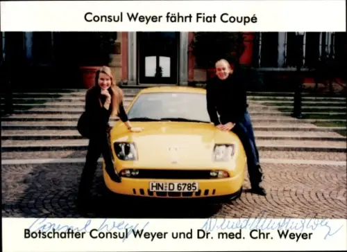 Ak Hans-Hermann Weyer, Titelhändler Consul Weyer mit Ehefrau, Fiat Coupe, Reklame, Autogramm