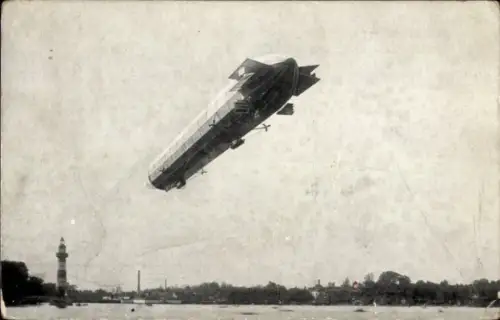Ak Nürnberg in Mittelfranken Bayern, Zeppelin über dem Dutzendteich