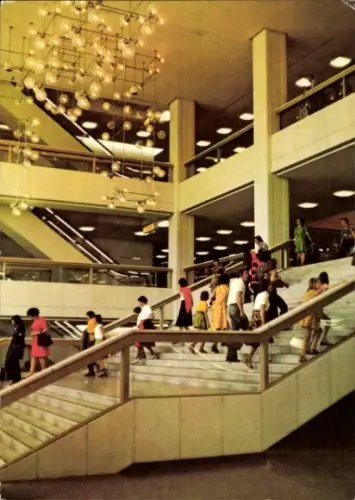 Ak Berlin Mitte, Palast der Republik, Besucher