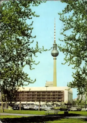 Ak Berlin, Palast der Republik, Fernseh und UKW Turm der Deutschen Post