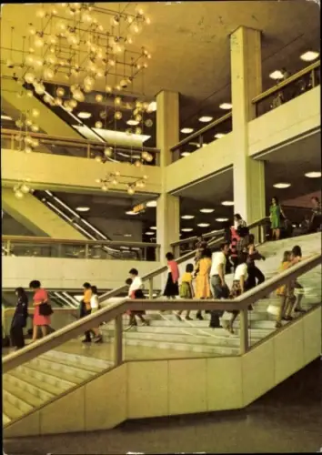 Ak Berlin Mitte, Palast der Republik, Besucher