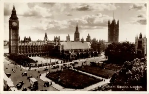 Ak Westminster London City, Parliament Square,  Big Ben, Victoria Tower, Tudor-Gothic Gebäude