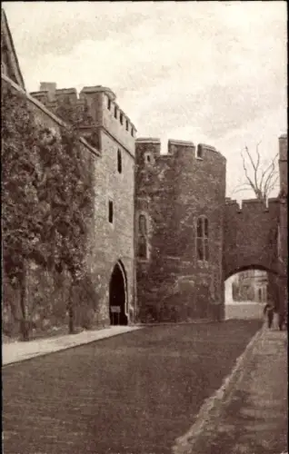 PC London England, Tower, Outer Ward