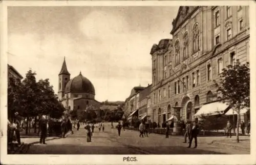 Ak Pécs Fünfkirchen Ungarn, Straße, Passanten