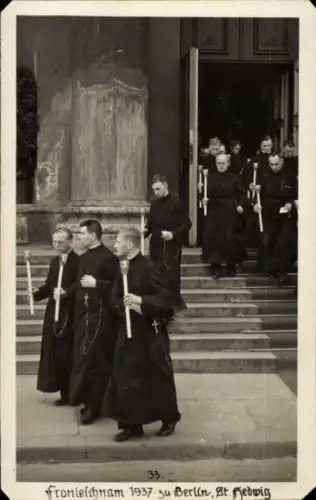 Foto Ak Berlin Mitte, St. Hedwig, Fronleichnam 1937, Prozession