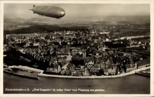 Ak Friedrichshafen am Bodensee, Graf Zeppelin in voller Fahrt, Fliegeraufnahme