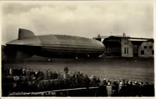 Foto Ak Luftschiff Graf Zeppelin, LZ 127, Zuschauer