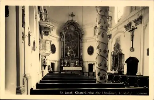 Ak Landshut in Niederbayern, St. Josef, Klosterkirche der Ursulinen,  Inneres, Kirchenbänke, Alta