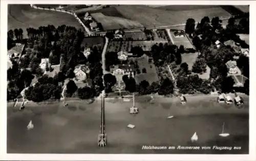 Ak Holzhausen Utting am Ammersee Bayern, Luftaufnahme von Holzhausen, Ammersee, Wasser, Boote, St