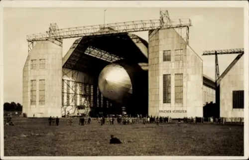 Ak Friedrichshafen am Bodensee, Graf Zeppelin in der Luftsschiffwerft, LZ 127, startbereit