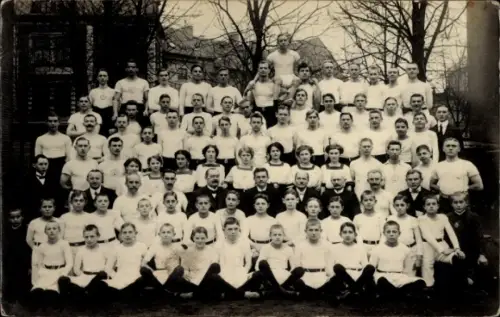 Foto Ak Lüneburg, MTV Lüneburg, Teilnehmer Eilbotenlauf 1913, Heinrich Thiede, Hans Schreiber