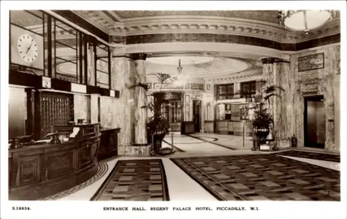 Ak West End London City England, Piccadilly Circus, Eingangshalle, Regent Palace Hotel,  W.1., Uh