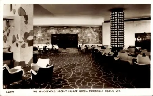 Ak West End London City England, Piccadilly Circus, Regent Palace Hotel,  Innenansicht, Sitzberei