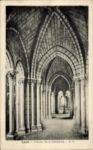Ak Laon Aisne, Innenansicht der Kathedrale